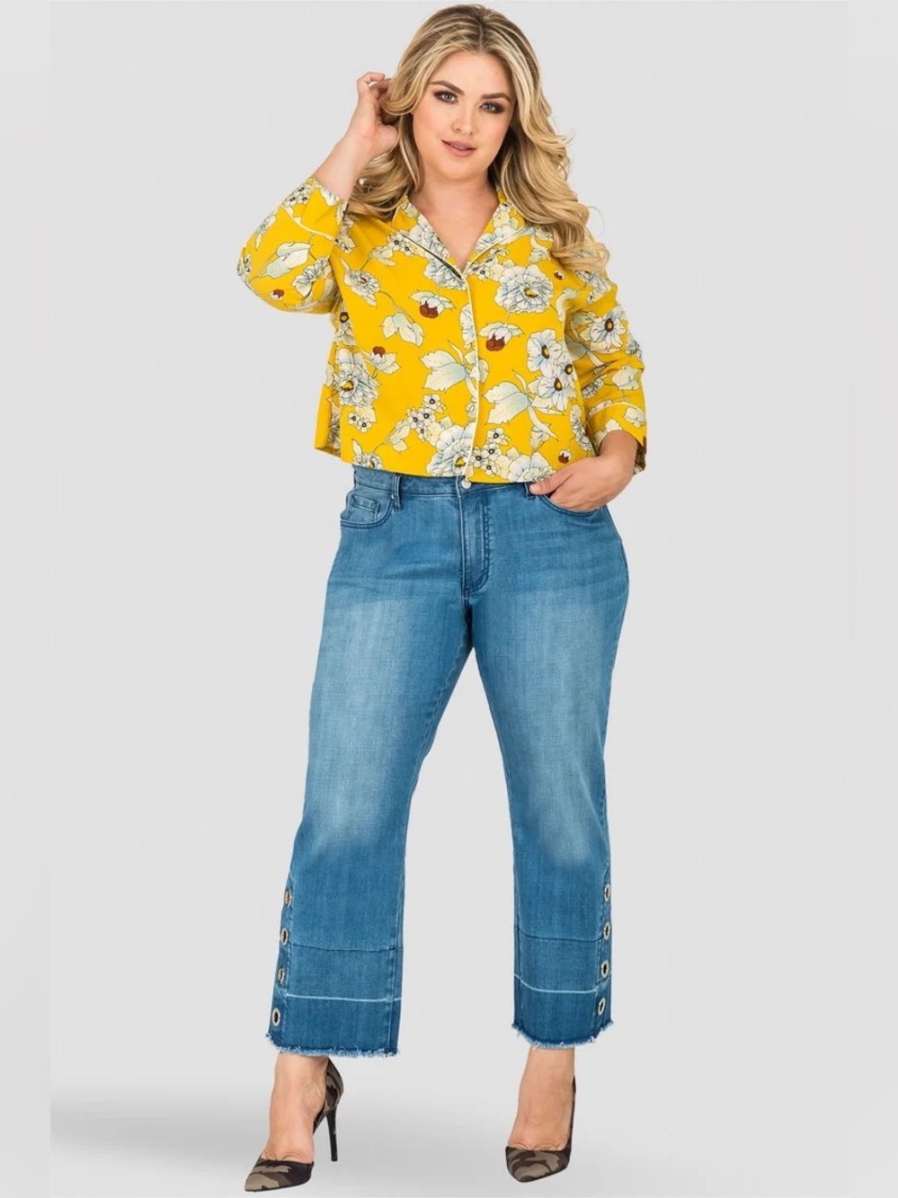 Women's Straight Leg Crop Jeans in Light Blue